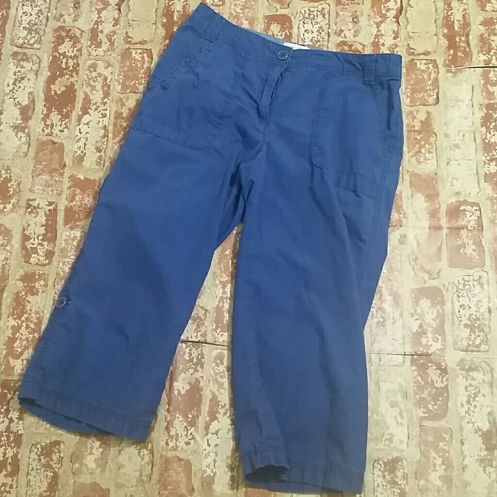 cargo capri pants size 8 blue size 8 Van Heusen